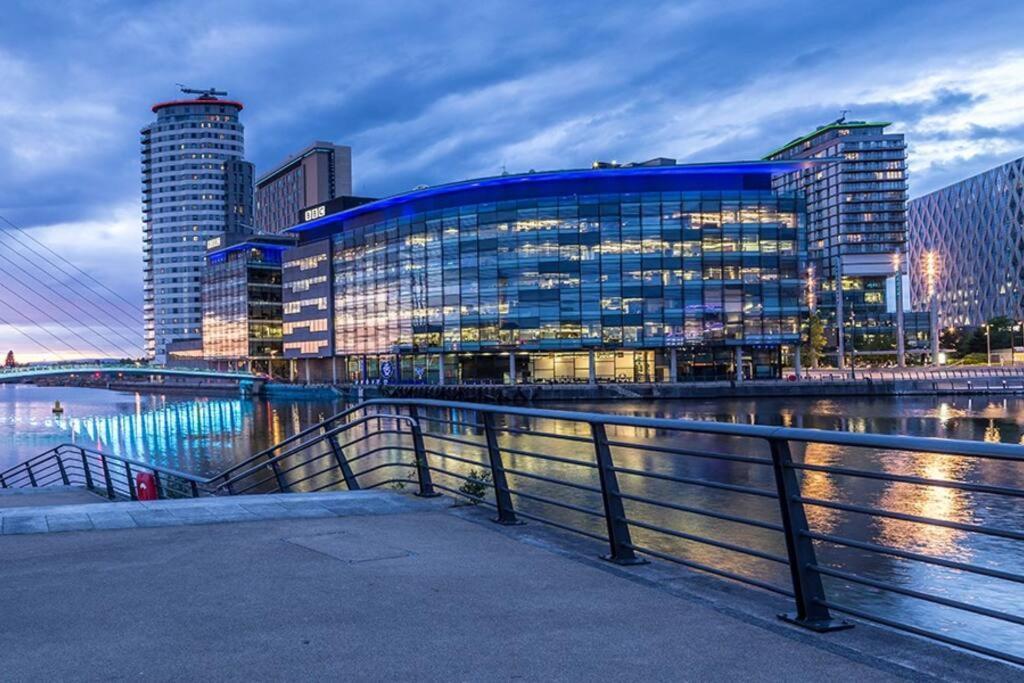 Stylish Two-Bedroom Salford Quays Apartment Manchester Luaran gambar